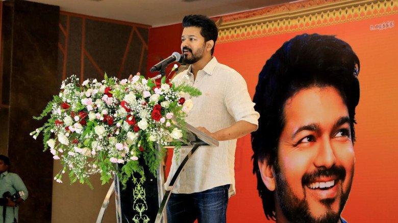 ছবির ক্যাপশন: অভিনেতা-রাজনীতিক জোসেফ বিজয়কে সমালোচনা করলেন তামিলনাড়ুর কৃষিমন্ত্রী এম আর কে পননেসেলভম