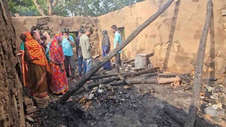 চট্টগ্রামের মৌলভীবাজারে বসতঘরে আগুন, এক নারীর মৃত্যু, তিনজন 