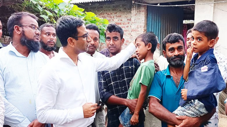 রাজশাহীর বাগমারায় সড়ক দুর্ঘটনায় মায়ের মৃত্যু, দুই শিশুকে এক 