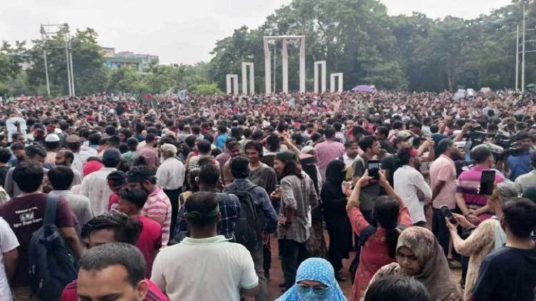 প্রাথমিকের সহকারী শিক্ষকদের তিন দফা দাবিতে ঢাকায় মহাসমাবেশ