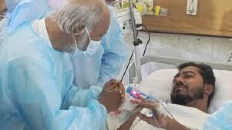 ঢাকা মেডিকেলে নুরুল হক নুরকে আইসিইউ থেকে কেবিনে স্থানান্তর