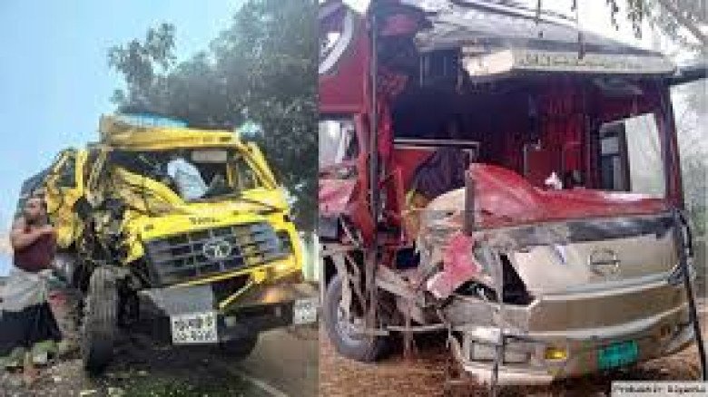 চট্টগ্রামের লোহাগাড়ায় বাস-ট্রাক সংঘর্ষে নিহত ১, আহত অন্তত ৩