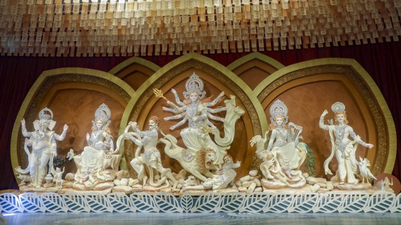 বনানীর পূজামণ্ডপে ‘পঞ্চভূত’: শিল্প, দর্শন ও পরিবেশের অনন্য স