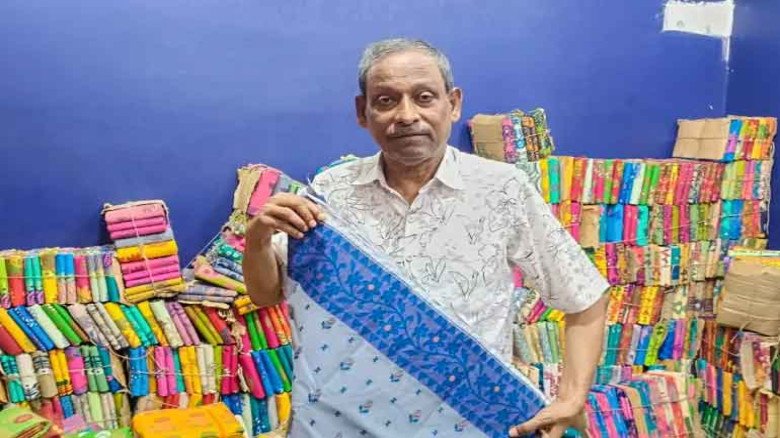 বারাণসীর বেনারসি শাড়ি ব্যবসায় ঢাকার আমদানি-রপ্তানি উত্তেজনার