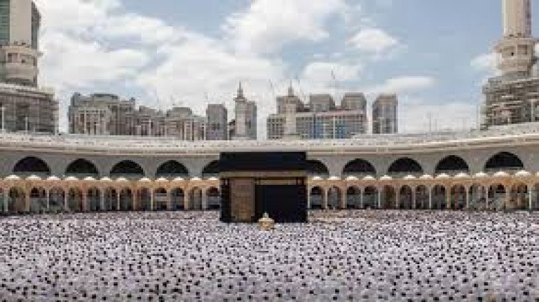 সৌদি আরবে সব ভিসাধারীদের জন্য ওমরাহ পালনের সুযোগ