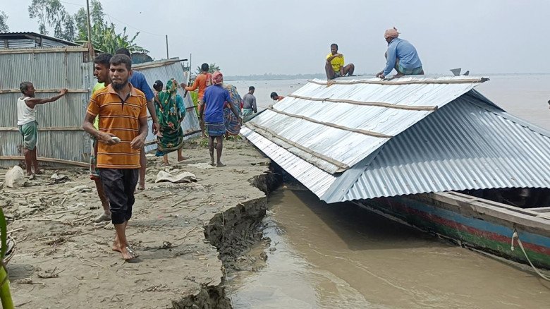কুড়িগ্রামে বন্যার পানি কমলেও তীব্র ভাঙনে নিঃস্ব মানুষ