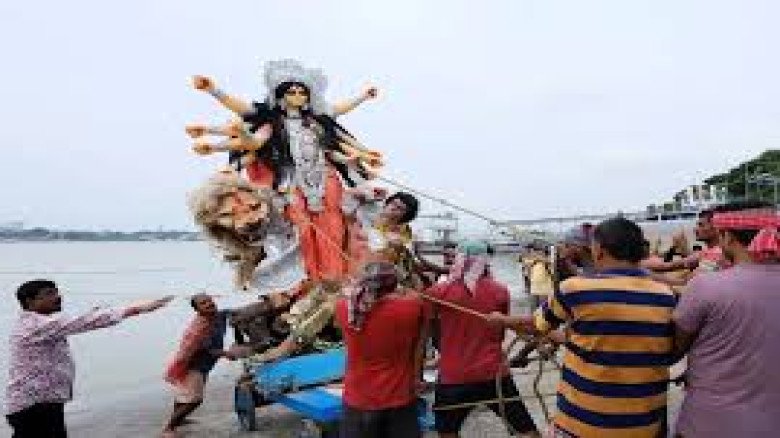 ভারতের দুর্গাপূজায় ট্রাম্পকে অসুররূপে উপস্থাপন, আয়োজকদের প্র