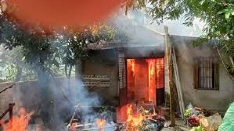 লনায় শিশু হত্যা মামলার আসামিদের বাড়িতে হামলা ও অগ্নিসংযোগ