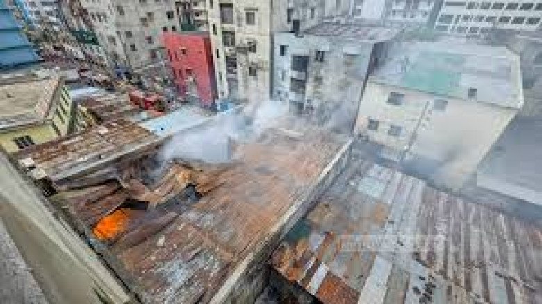 মিরপুরে পোশাক কারখানা ও রাসায়নিক গুদামে অগ্নিকাণ্ডে ১৬ জনের 