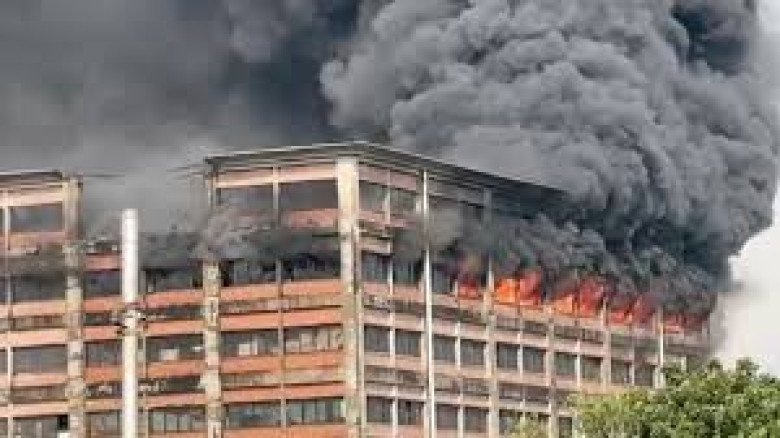 চট্টগ্রাম ইপিজেডে কারখানার ভয়াবহ আগুন, চার ঘণ্টায়ও নিয়ন্ত্রণে আসেনি...