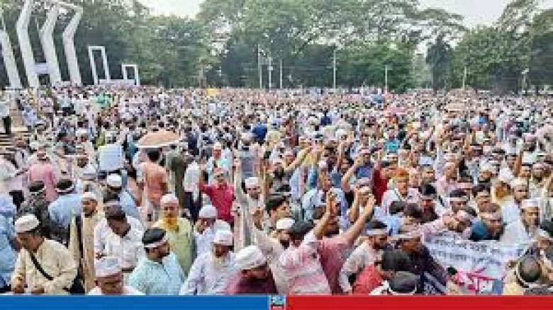 বৃষ্টির মধ্যেই আমরণ অনশন শুরু এমপিওভুক্ত শিক্ষকদের — বাড়িভাড়