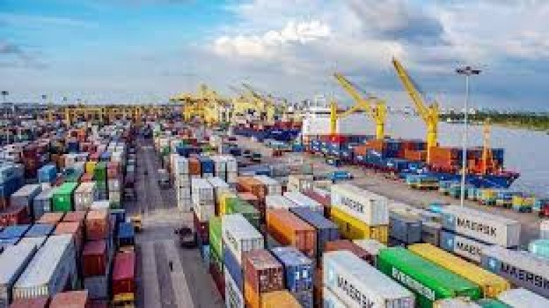 চট্টগ্রাম বন্দরে বর্ধিত প্রবেশ ফি স্থগিত, অচলাবস্থা কাটল