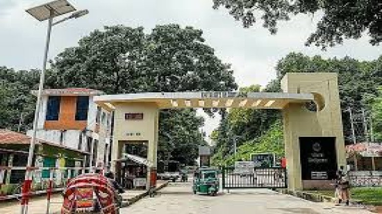 ঠিকাদারের সঙ্গে বিতণ্ডার জেরে চট্টগ্রাম বিশ্ববিদ্যালয়ের প্রক 