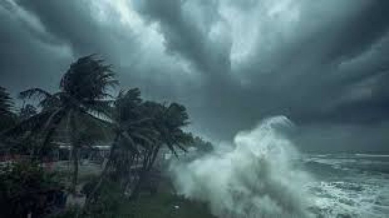 ঘূর্ণিঝড় ‘মোন্থা’ দুর্বল, তবু বৃষ্টি অব্যাহত দেশের বিভিন্ন স