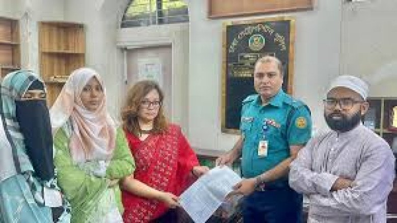 ঢাবি শিক্ষিকা মোনামির বিকৃত ছবি প্রকাশে মামলা