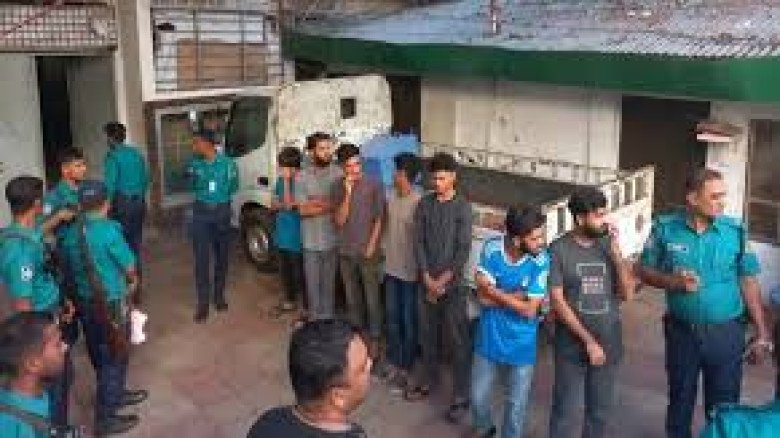 সাবেক শিক্ষামন্ত্রী মহিবুল হাসান চৌধুরীর চট্টগ্রাম বাসায় পুল