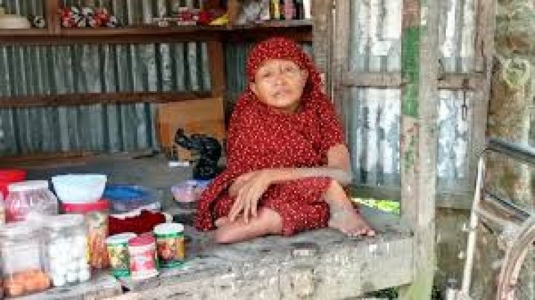 শারীরিক প্রতিবন্ধকতা জয় করে স্বাবলম্বী সেলিনা আক্তারের অনুপ্