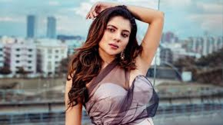 প্রযোজকের অনৈতিক প্রস্তাবের অভিযোগ তুললেন অভিনেত্রী পায়েল সর