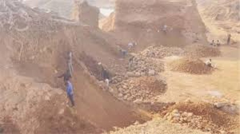 সিলেটের শাহ আরেফিন টিলায় পাথর লুট ঠেকাতে বসানো হলো লোহার বেষ