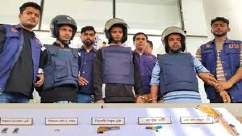 চট্টগ্রামের রাউজানে গোয়ালঘর থেকে দেশি আগ্নেয়াস্ত্র ও গুলি উদ