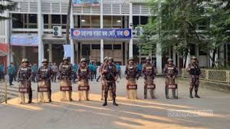 রাজউক প্লট দুর্নীতি মামলা: রায় ঘোষণাকে ঘিরে আদালত এলাকায় কড়া