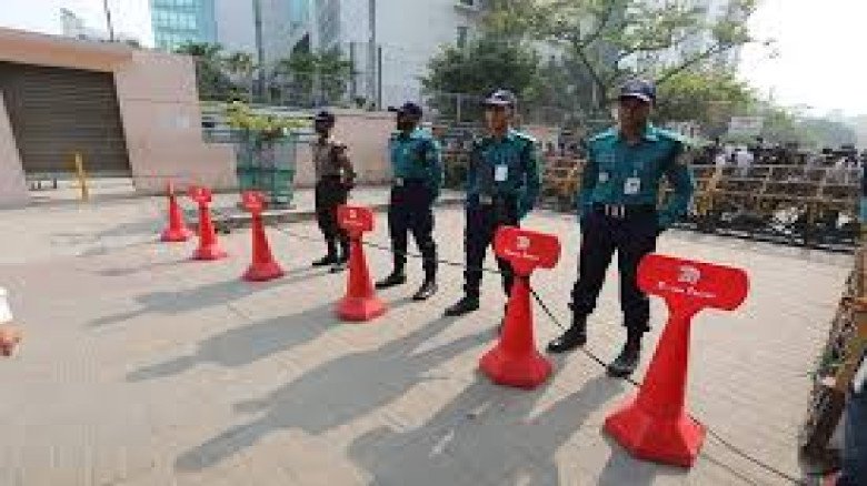 এভারকেয়ার হাসপাতালের সামনে বাড়ানো হয়েছে নিরাপত্তা, খালেদা জি