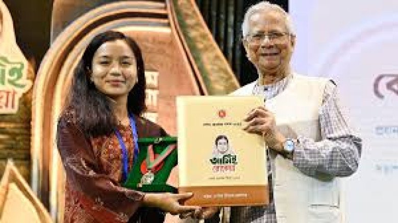 জাতীয় নারী ফুটবল দলের ঋতুপর্ণা চাকমা পেলেন বেগম রোকেয়া পদক