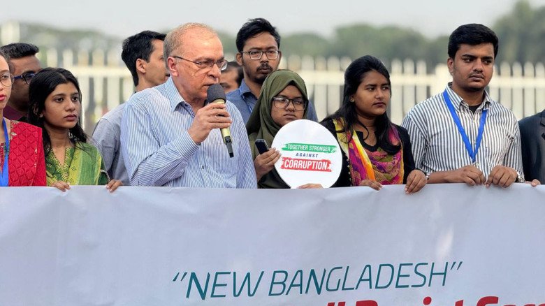 সরকারের চরিত্রগত দুর্নীতি–স্বজনপ্রীতি নিয়ে হতাশা, প্রথম আলোর জরিপ বাস্তবতার প্রতিফলন...