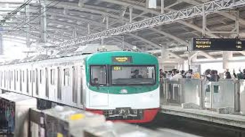 ঢাকার মেট্রোরেলে কর্মীদের সর্বাত্মক কর্মবিরতি, যাত্রীদের ভোগ