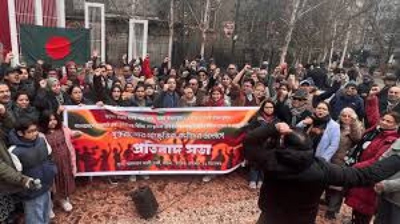 ঢাকায় সংবাদপত্র ও সাংস্কৃতিক প্রতিষ্ঠানে হামলার প্রতিবাদে বাম সংগঠনের সমাবেশ...