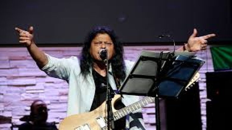 ফরিদপুরে নগরবাউল জেমসের কনসার্ট পণ্ড, ইটপাটকেলের কারণে অনুষ্