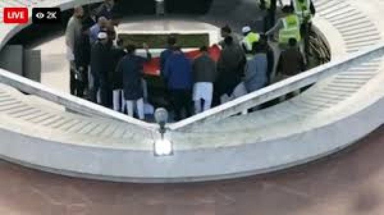 খালেদা জিয়ার কবরে শ্রদ্ধা জানাতে জিয়া উদ্যানে মানুষের ঢল