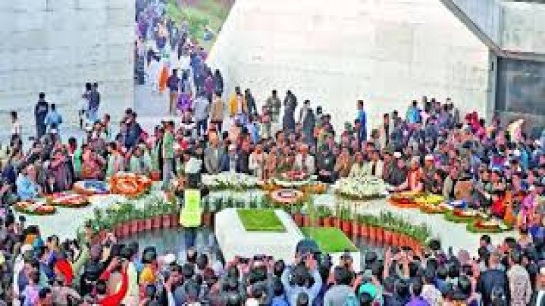 খালেদা জিয়ার কবরে শ্রদ্ধা ও দোয়ায় ভিড়, নেতা–কর্মী ও সাধা