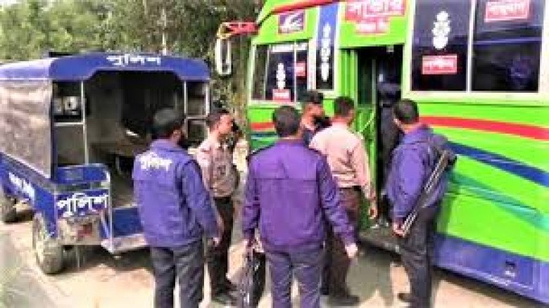 ঢাকা-টাঙ্গাইল মহাসড়কে চলন্ত বাসে দলবদ্ধ ধর্ষণের অভিযোগ, চালক